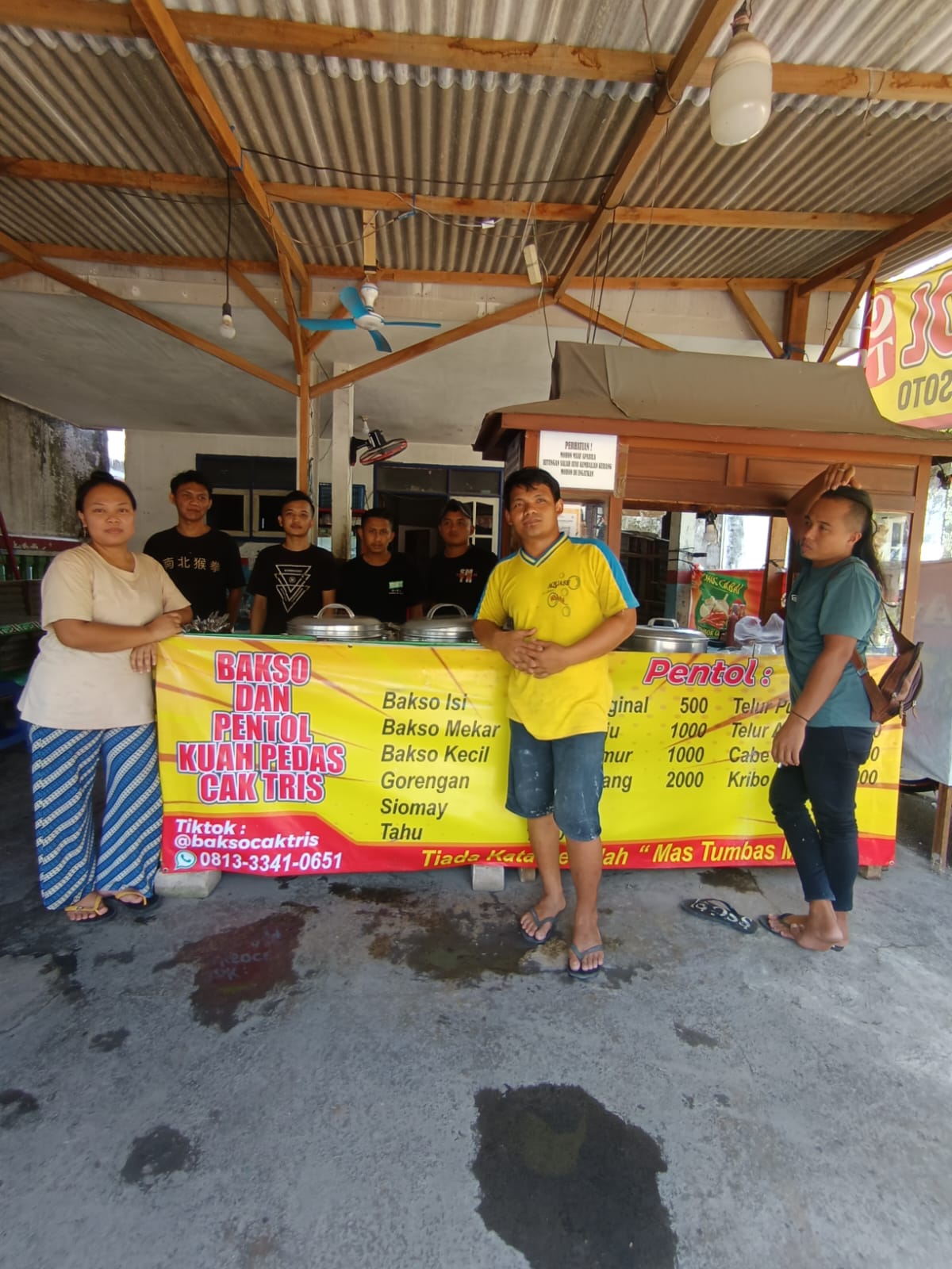 Cak Tris dan tim Bakso Cak Tris